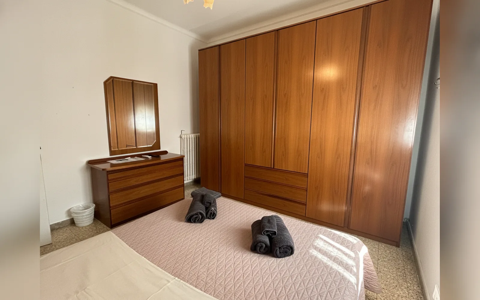 Camera con bagno privato — affittacamere vitruvio, Fano (foto 11)