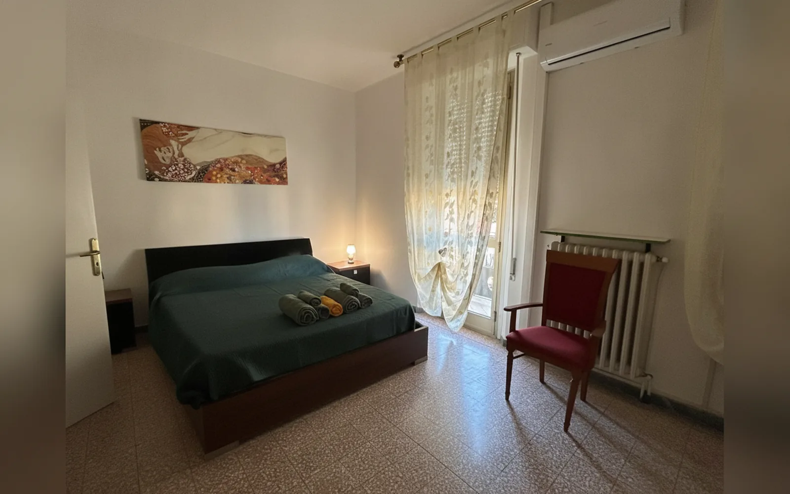Camera con bagno privato — affittacamere vitruvio, Fano (foto 15)