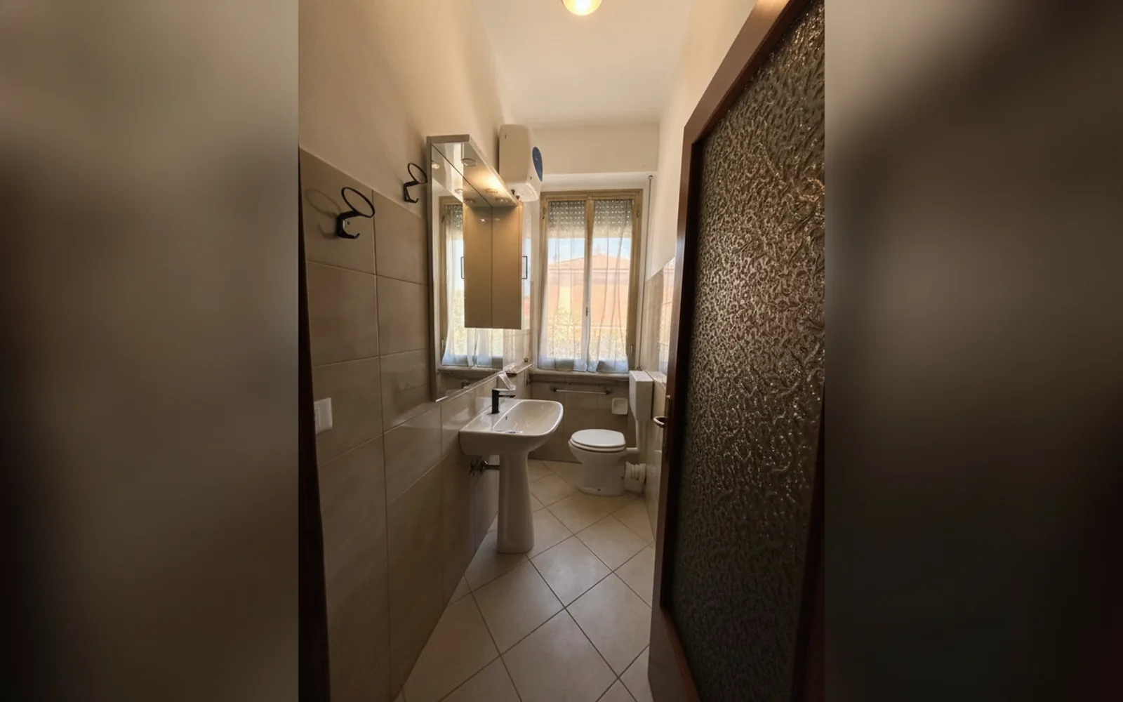 Camera con bagno privato — affittacamere vitruvio, Fano (foto 17)