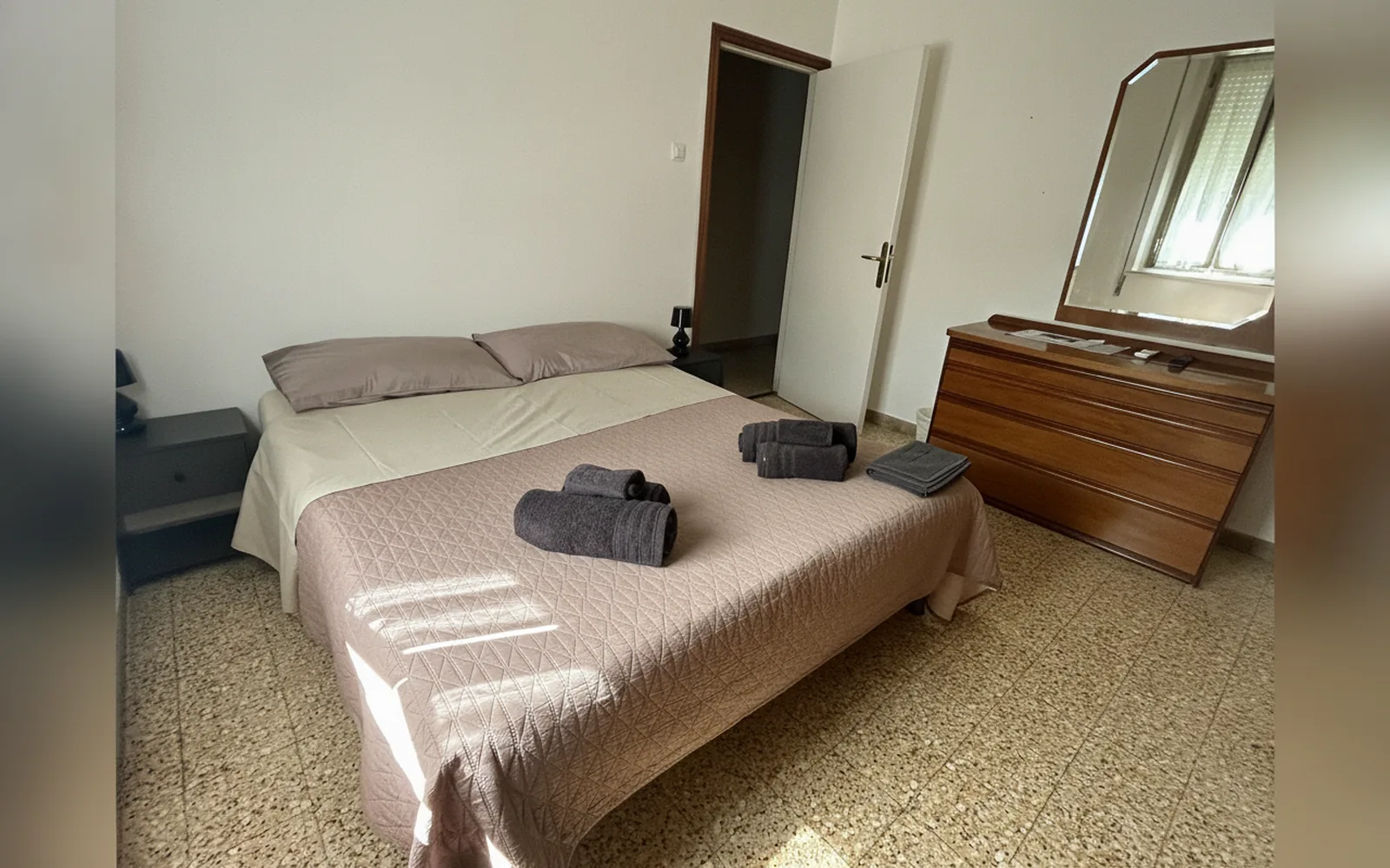 Camera con bagno privato — affittacamere vitruvio, Fano (foto 2)